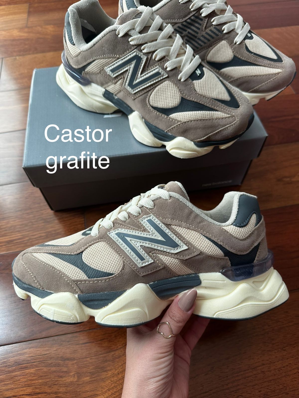 New Balance 9060 - Camurça com Verde