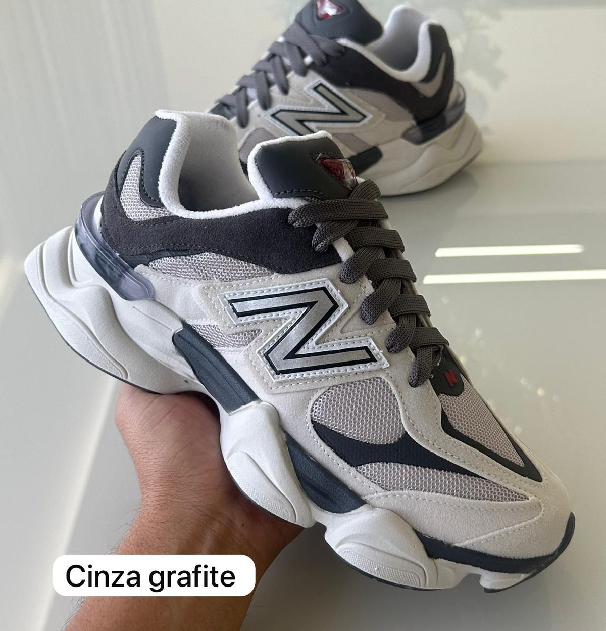 New Balance 9060 - Cinza com Azul Marinho