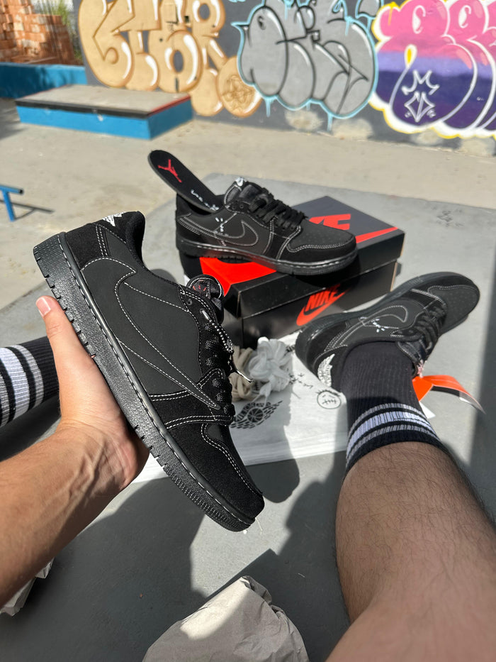 Nike Travis Scott - Preto com Linha Branca
