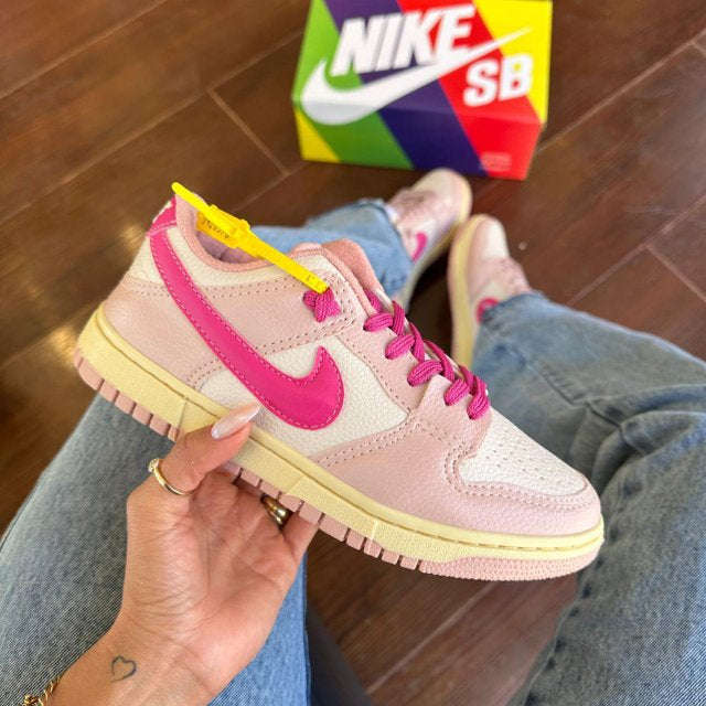 Nike Dunk - Rosa com Pink