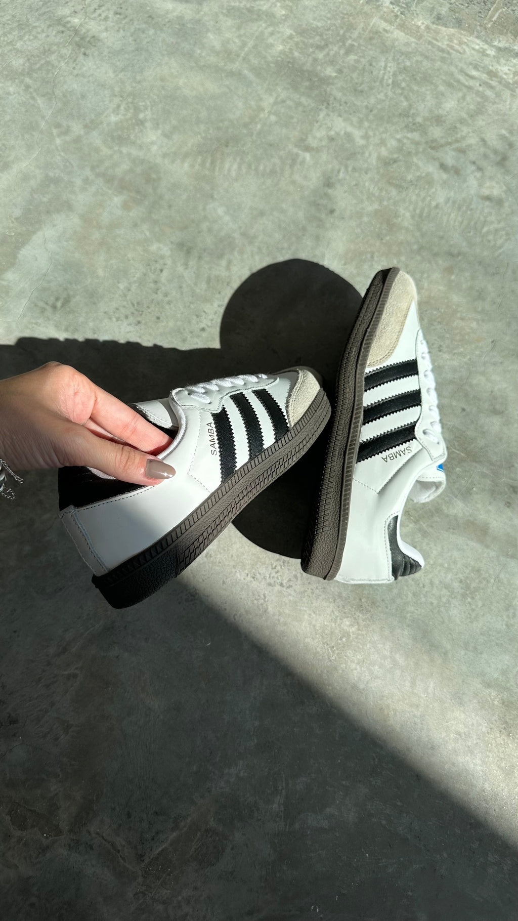 Adidas Samba OG - Branco com Preto
