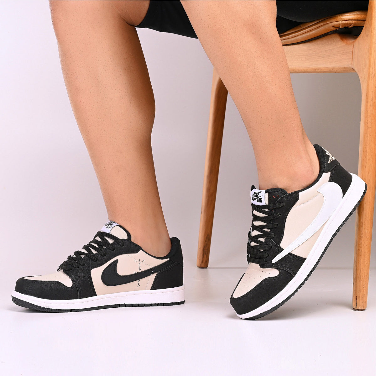 Nike Travis Scott - Preto com Bege