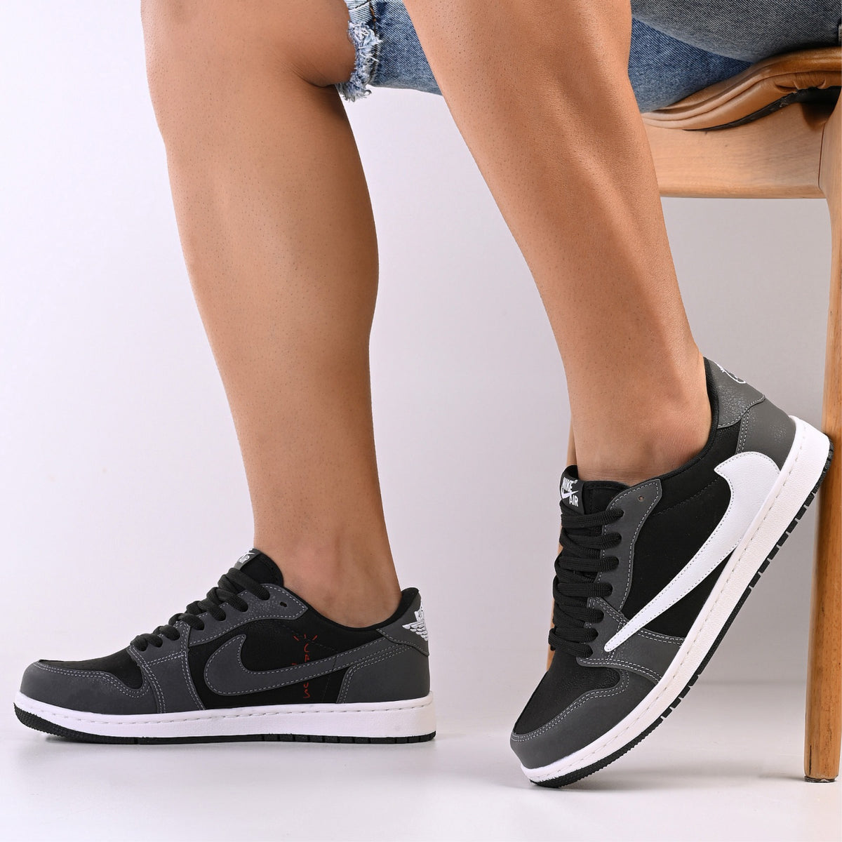 Nike Travis Scott - Preto com Cinza