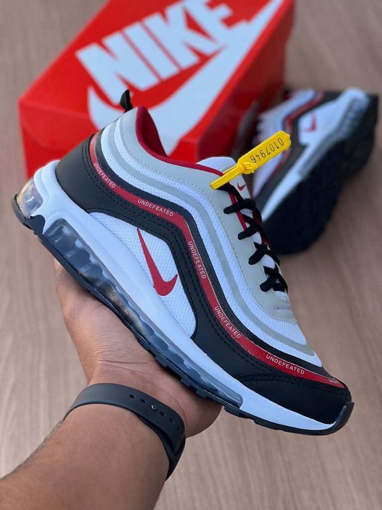 Nike Air Max Undefeated - Preto com Vermelho
