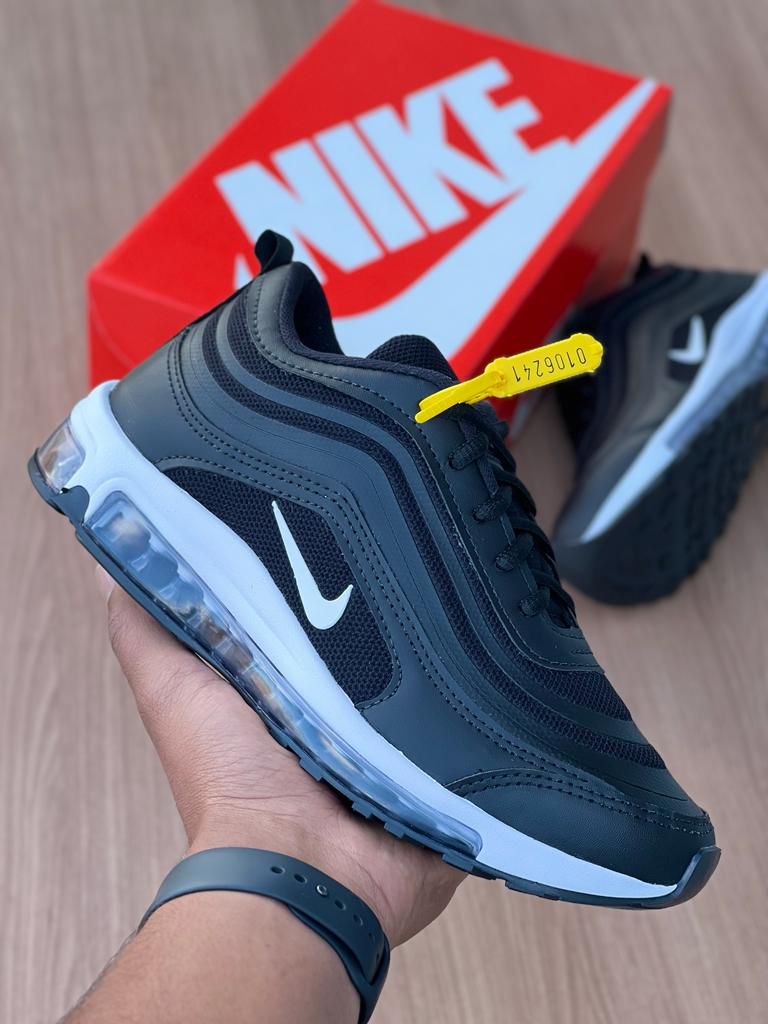 Nike Air Max Undefeated - Preto