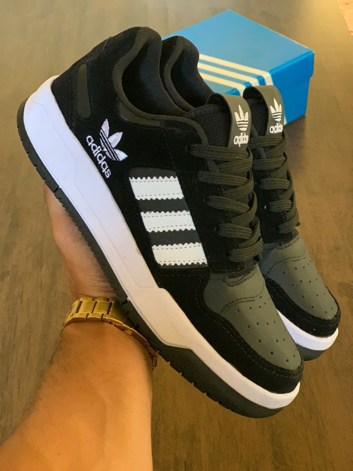 Tênis Adidas Forum - Preto com Listras Brancas e Solado Branco