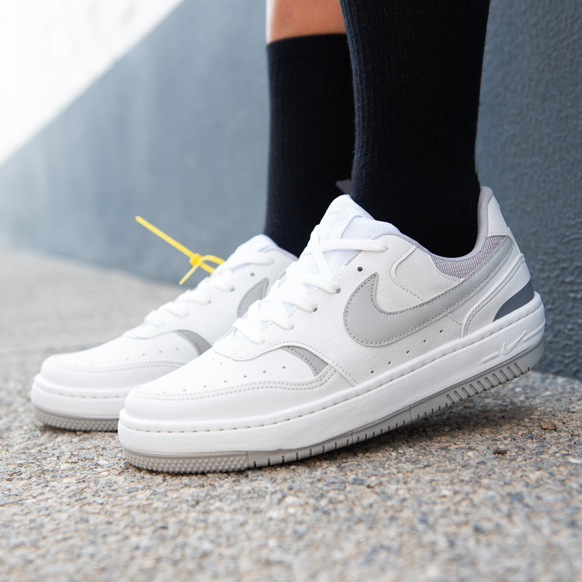 Nike Gamma Force - Branco com Cinza