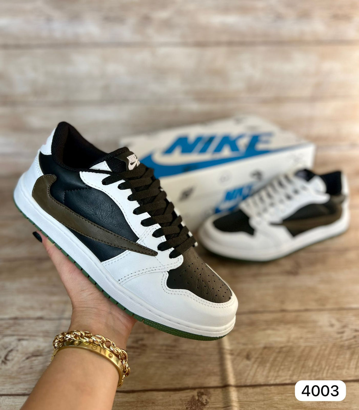Nike Travis Scott - Branco com Preto