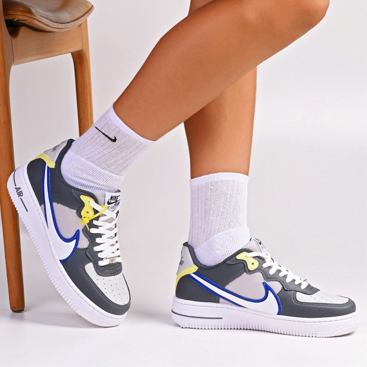 Nike React GS - Branco com Cinza e Símbolo Azul