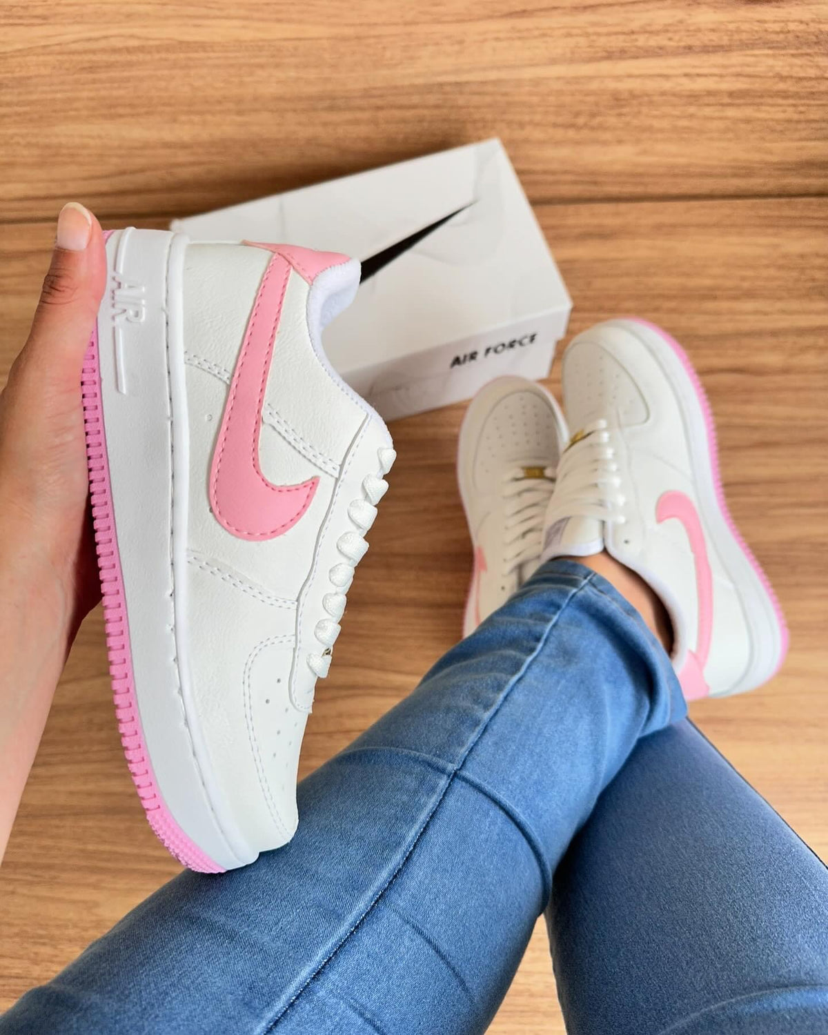 Nike - Air Force 1 '07 - Branco com Rosa