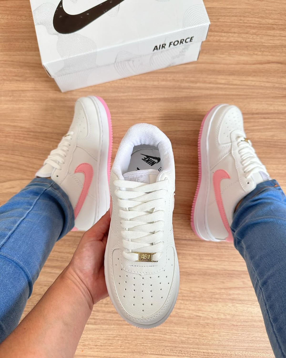 Nike - Air Force 1 '07 - Branco com Rosa
