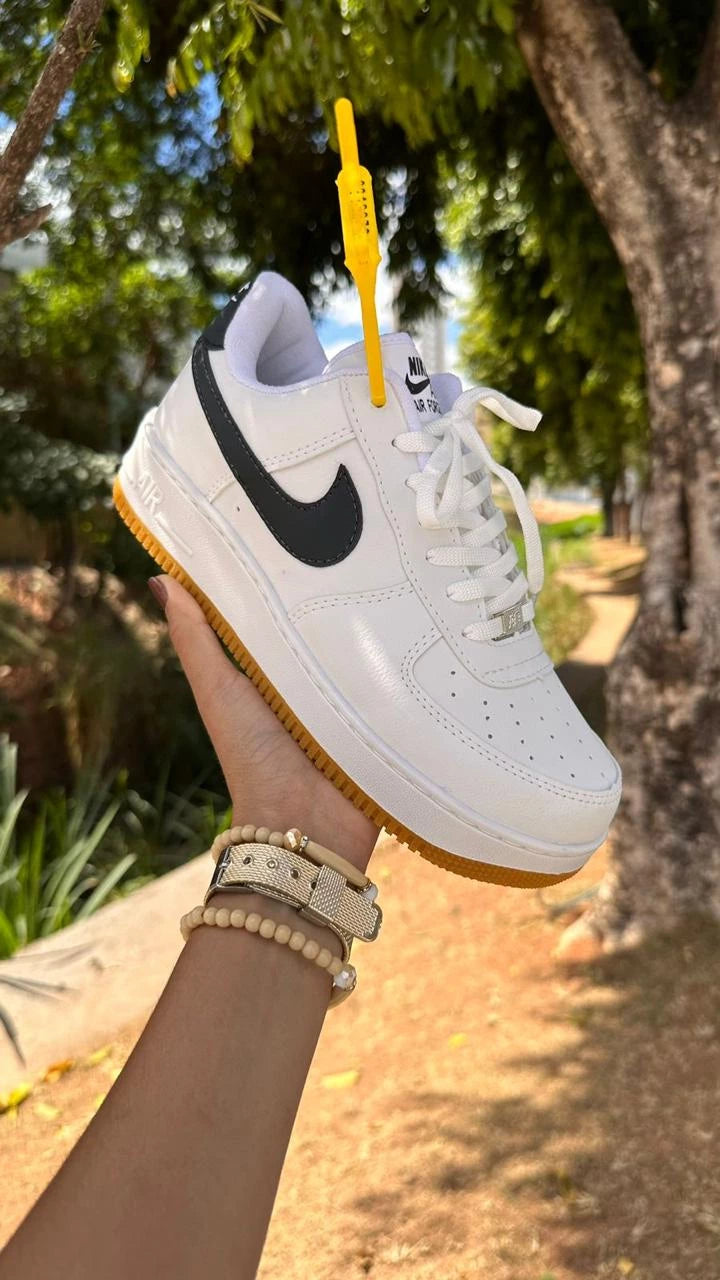Nike - Air Force 1 '07 - Branco com Azul Marinho