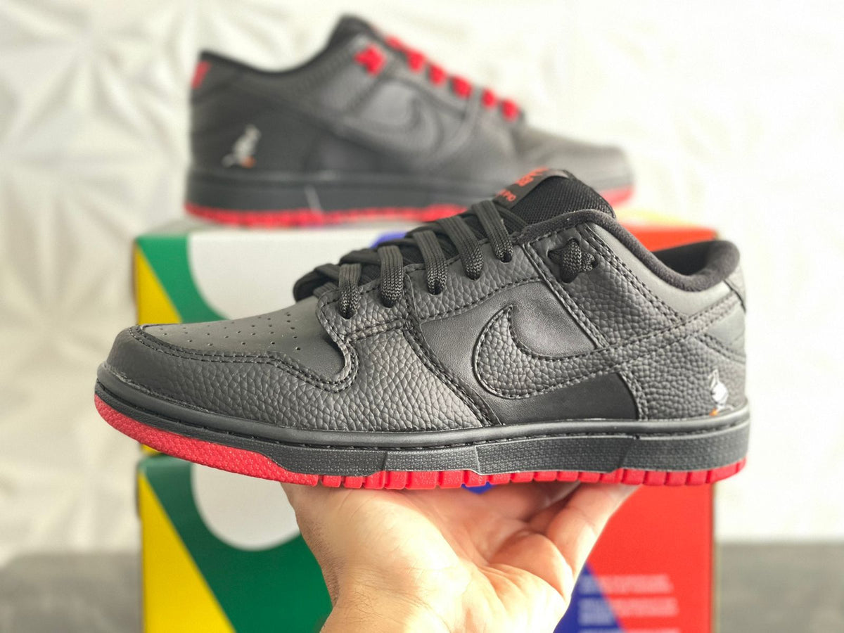 Nike Dunk - Preto com Vermelho