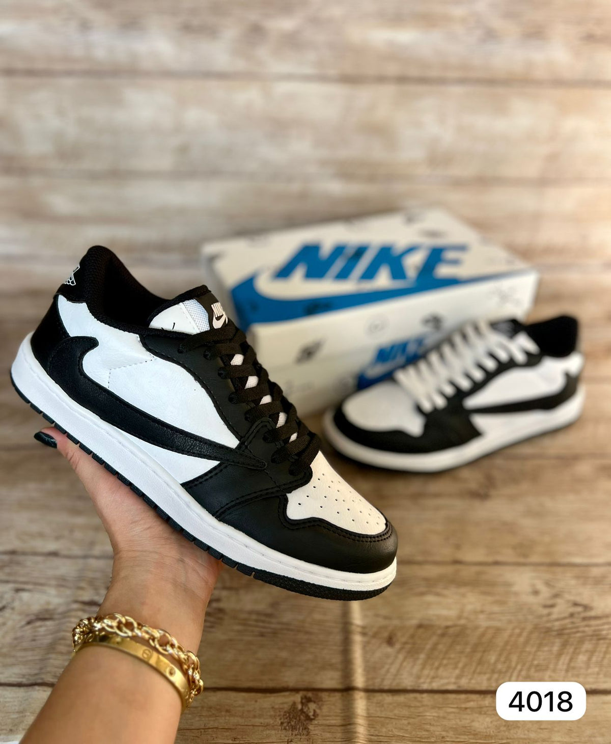 Nike Travis Scott - Preto com Branco