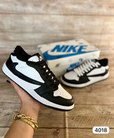 Nike Travis Scott - Preto com Branco